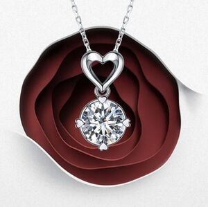 🤍 Silver Heart Dangling Gem Necklace